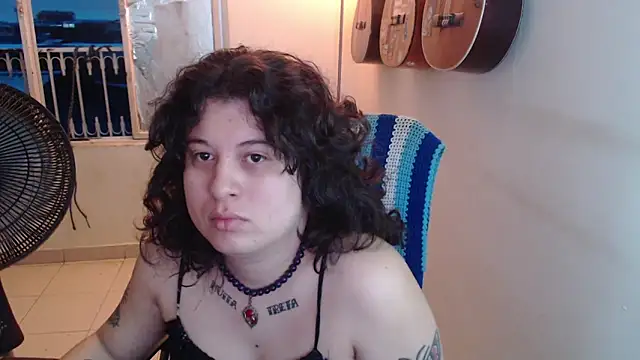 Snapshot of Smoke_trip_Alicia chatting on January 12, 11:04 am Smoke trip Alicia online show from January 12, 11:04 am