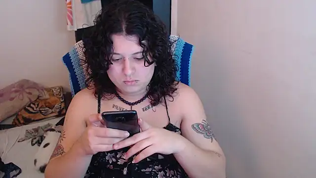 Snapshot of Smoke_trip_Alicia chatting on January 31, 10:52 pm Smoke trip Alicia online show from January 31, 10:52 pm