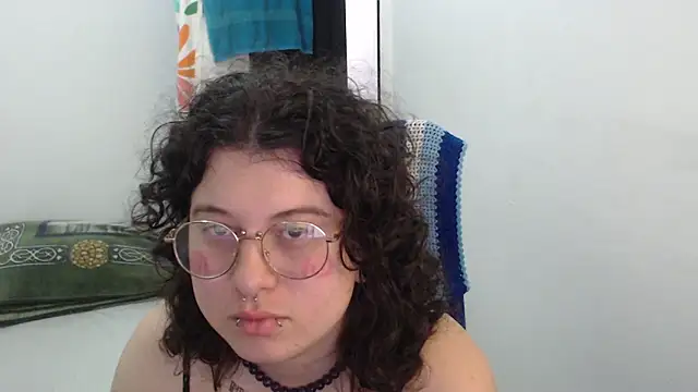 Snapshot of Smoke_trip_Alicia chatting on February 1, 4:38 pm Smoke trip Alicia online show from February 1, 4:38 pm