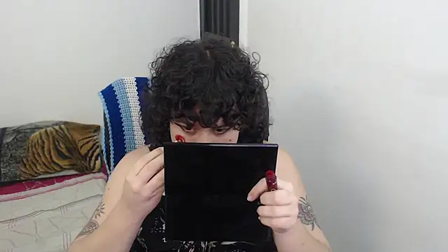 Snapshot of Smoke_trip_Alicia chatting on February 11, 7:19 pm Smoke trip Alicia online show from February 11, 7:19 pm