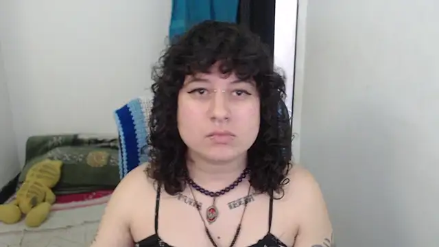 Snapshot of Smoke_trip_Alicia chatting on February 15, 5:09 pm Smoke trip Alicia online show from February 15, 5:09 pm