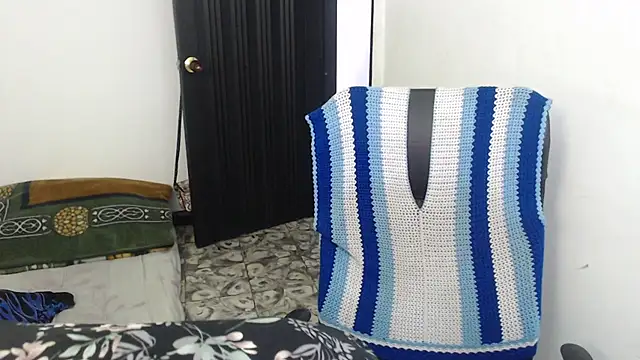 Snapshot of Smoke_trip_Alicia chatting on February 17, 5:30 pm Smoke trip Alicia online show from February 17, 5:30 pm