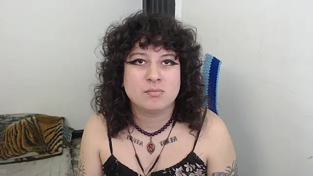 Snapshot of Smoke_trip_Alicia chatting on February 22, 8:40 pm Smoke trip Alicia online show from February 22, 8:40 pm