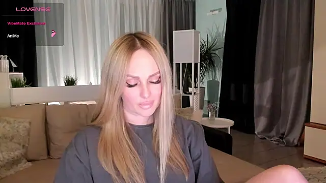 Libby Nora online show from December 10, 3:44 pm