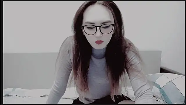 Snapshot of MinniMaksy chatting on February 9, 8:54 am MinniMaksy online show from February 9, 8:54 am