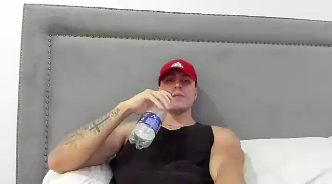 Snapshot of spartacozz chatting on February 3, 12:15 am spartacozz online show from February 3, 12:15 am