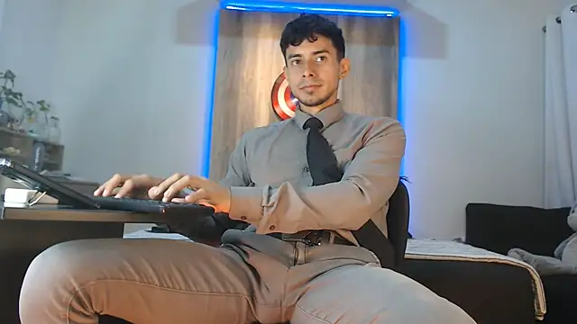 Andrew 4  online show from October 10, 2:32 am