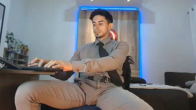 Andrew 4  online show from November 11, 2:33 am