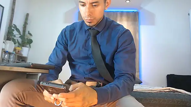 Andrew 4  online show from February 8, 6:39 am