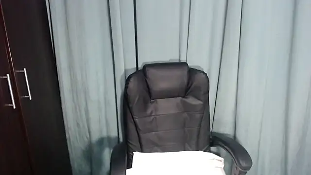Snapshot of erikaerika chatting on March 10, 8:15 am erikaerika online show from March 10, 8:15 am