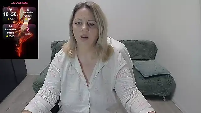 Snapshot of erikaerika chatting on May 22, 6:31 am erikaerika online show from May 22, 6:31 am