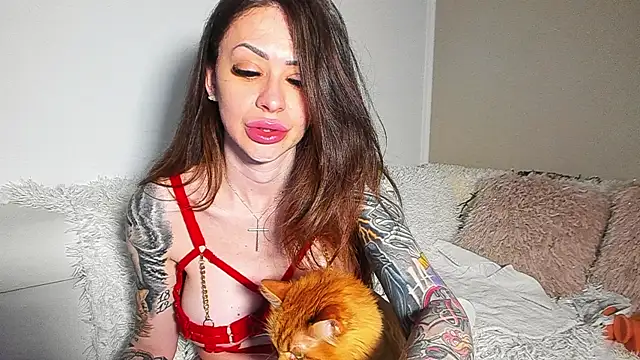 BrianaDiamondXXX online show from June 20, 7:55 am