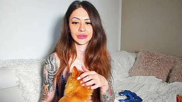 BrianaDiamondXXX online show from June 25, 11:04 am