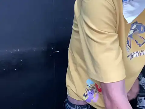 Snapshot of nielbhai88 chatting on March 20, 10:42 am nielbhai88 online show from March 20, 10:42 am