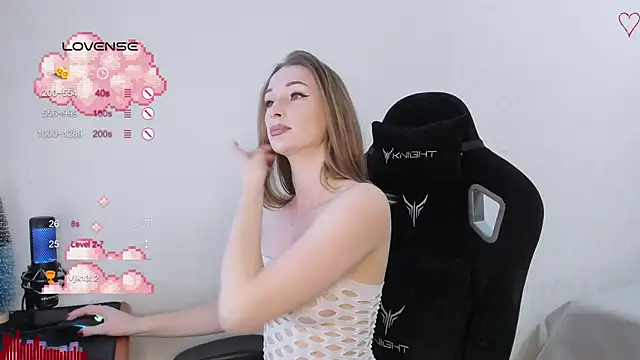 Snapshot of SkyqueenI chatting on December 4, 9:07 am SkyqueenI online show from December 4, 9:07 am