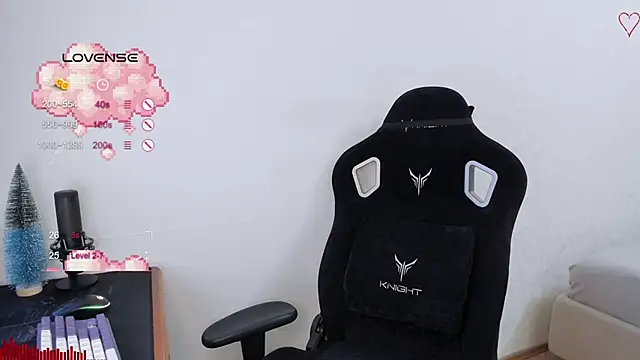 Snapshot of SkyqueenI chatting on December 6, 8:59 am SkyqueenI online show from December 6, 8:59 am