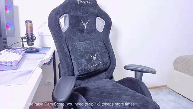 Snapshot of SkyqueenI chatting on October 20, 9:21 am SkyqueenI online show from October 20, 9:21 am