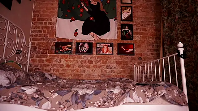 Snapshot of Evelively chatting on October 24, 3:14 am Evelively online show from October 24, 3:14 am