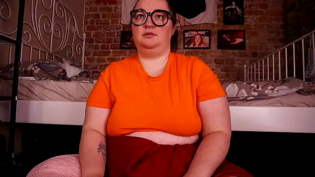 Snapshot of Evelively chatting on November 1, 3:41 am Evelively online show from November 1, 3:41 am