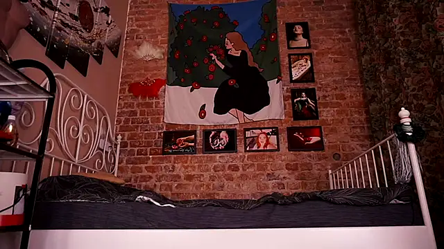 Snapshot of Evelively chatting on November 5, 3:06 am Evelively online show from November 5, 3:06 am