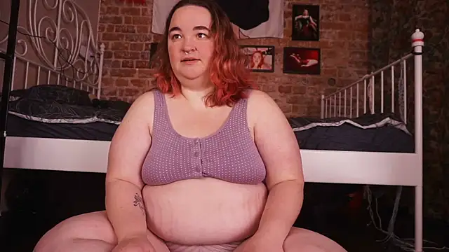 Snapshot of Evelively chatting on November 13, 2:54 am Evelively online show from November 13, 2:54 am