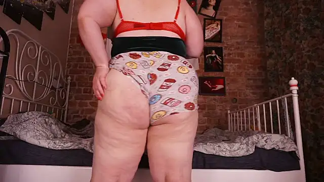 Snapshot of Evelively chatting on November 21, 3:27 am Evelively online show from November 21, 3:27 am