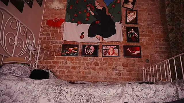 Snapshot of Evelively chatting on November 26, 4:13 am Evelively online show from November 26, 4:13 am