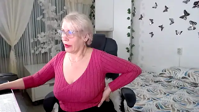 Ghertrude52 online show from April 28, 3:44 am