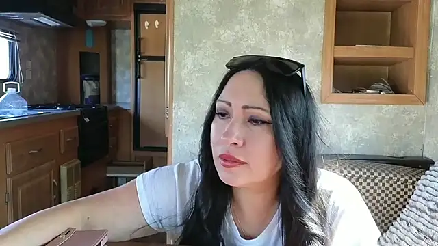 Snapshot of Foglove69 chatting on April 3, 9:24 pm Foglove69 online show from April 3, 9:24 pm