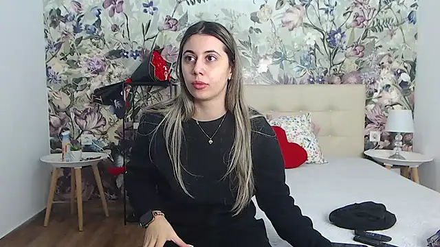 Snapshot of RoseDiamond06 chatting on May 31, 7:15 pm RoseDiamond06 online show from May 31, 7:15 pm