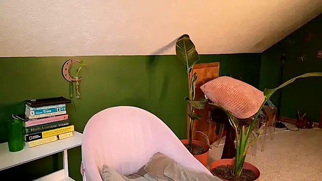 Snapshot of naturestwisted chatting on March 7, 6:33 pm naturestwisted online show from March 7, 6:33 pm