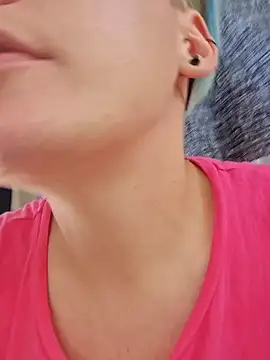 Snapshot of PinkTheHawk chatting on December 14, 11:01 pm PinkTheHawk online show from December 14, 11:01 pm