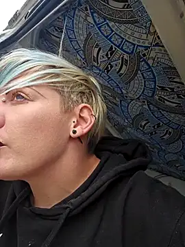 Snapshot of PinkTheHawk chatting on January 2, 8:13 pm PinkTheHawk online show from January 2, 8:13 pm