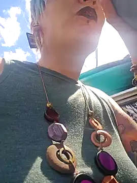 Snapshot of PinkTheHawk chatting on January 9, 2:22 am PinkTheHawk online show from January 9, 2:22 am