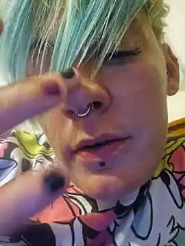 Snapshot of PinkTheHawk chatting on January 9, 8:34 am PinkTheHawk online show from January 9, 8:34 am