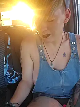 Snapshot of PinkTheHawk chatting on January 10, 7:25 am PinkTheHawk online show from January 10, 7:25 am