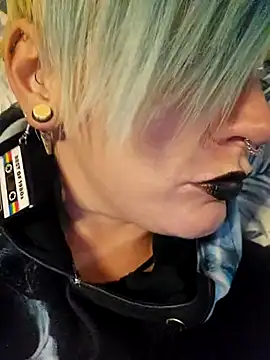 Snapshot of PinkTheHawk chatting on January 10, 10:28 am PinkTheHawk online show from January 10, 10:28 am