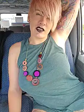 Snapshot of PinkTheHawk chatting on January 24, 9:58 pm PinkTheHawk online show from January 24, 9:58 pm