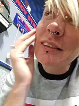 Snapshot of PinkTheHawk chatting on March 7, 9:18 am PinkTheHawk online show from March 7, 9:18 am