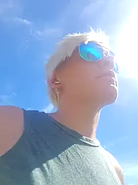 Snapshot of PinkTheHawk chatting on March 13, 11:38 pm PinkTheHawk online show from March 13, 11:38 pm