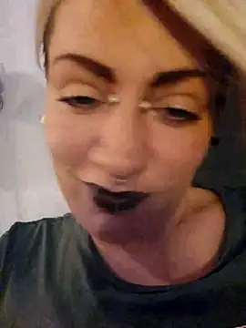 Snapshot of PinkTheHawk chatting on September 24, 6:06 am PinkTheHawk online show from September 24, 6:06 am