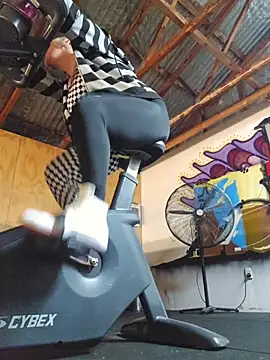 Snapshot of PinkTheHawk chatting on October 18, 12:57 am PinkTheHawk online show from October 18, 12:57 am