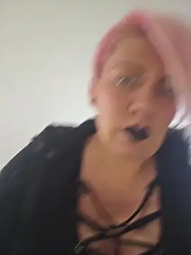 Snapshot of PinkTheHawk chatting on May 31, 2:53 am PinkTheHawk online show from May 31, 2:53 am
