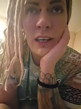 Snapshot of PinkTheHawk chatting on June 27, 6:07 am PinkTheHawk online show from June 27, 6:07 am