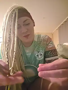 Snapshot of PinkTheHawk chatting on July 18, 8:51 am PinkTheHawk online show from July 18, 8:51 am