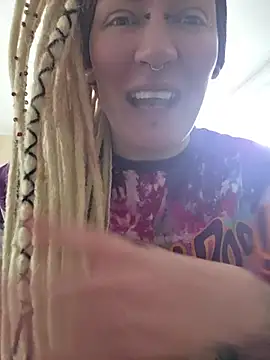 Snapshot of PinkTheHawk chatting on July 19, 11:52 pm PinkTheHawk online show from July 19, 11:52 pm