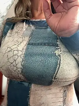 Snapshot of emma_tour chatting on December 17, 4:13 pm emma tour online show from December 17, 4:13 pm