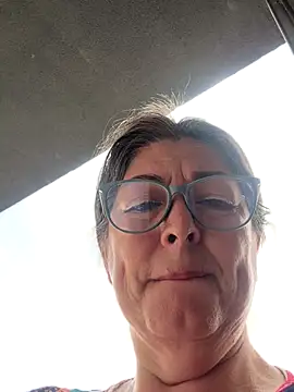 Snapshot of emma_tour chatting on December 18, 3:40 pm emma tour online show from December 18, 3:40 pm