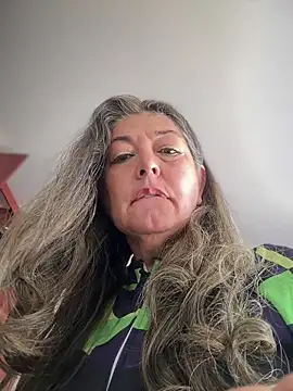 Snapshot of emma_tour chatting on December 19, 3:41 pm emma tour online show from December 19, 3:41 pm