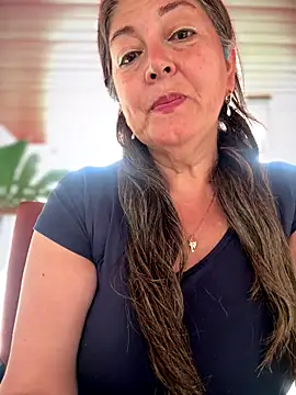 Snapshot of emma_tour chatting on December 22, 5:10 pm emma tour online show from December 22, 5:10 pm